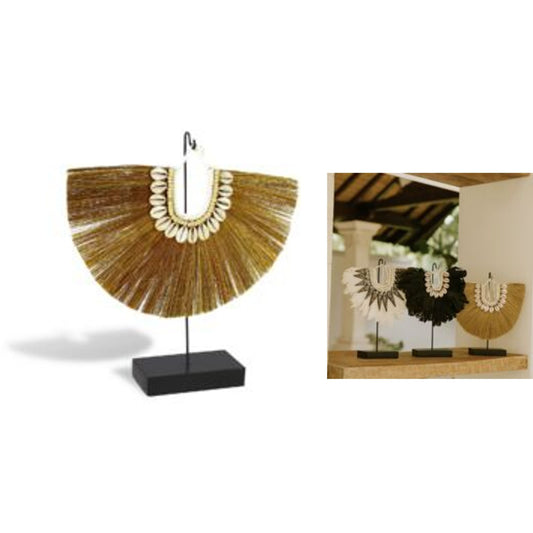 COLLIER FIBRES VEGETALES & COQUILLAGES SOCLE MET. H33CM